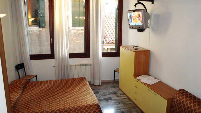 Ariel Silva Hotel Venecia